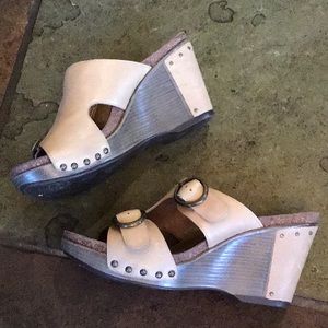 Women’s Dansko Mules 39 (8.5-9) Excellent pre-loved cond Tan, Buckles, heeled